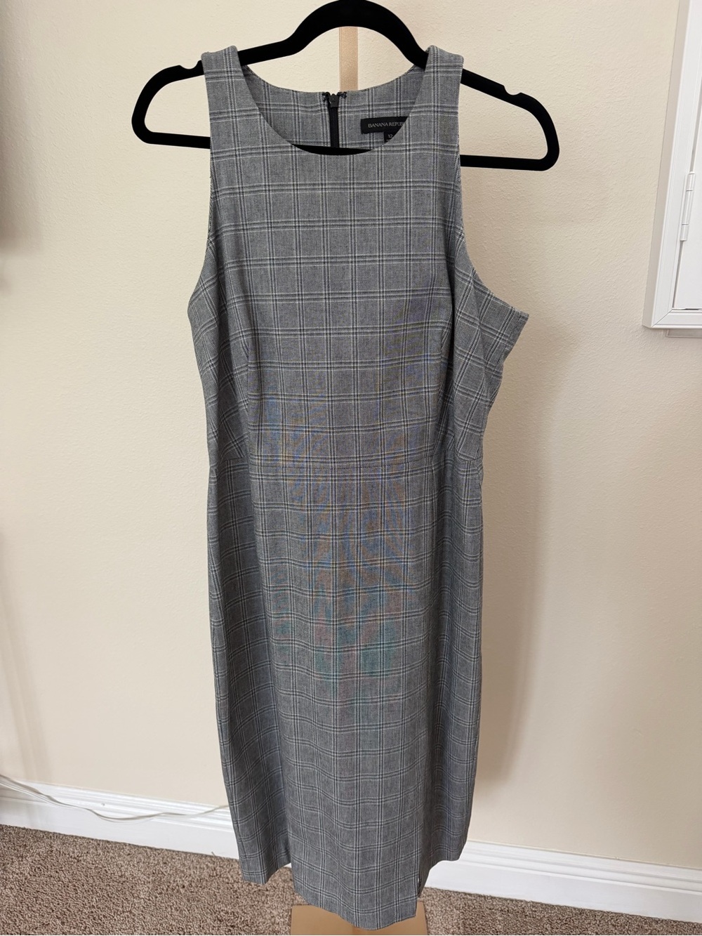Banana Republic Gray Plaid Sleeveless Sheath Dress